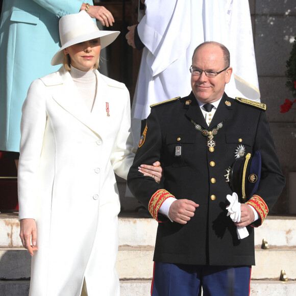 Le prince Albert II de Monaco, la princesse Charlène de Monaco - La famille princière de Monaco quitte la cathédrale Notre-Dame-Immaculée lors de la fête Nationale monégasque à Monaco le 19 novembre 2019. © Dominique Jacovides/Bestimage 