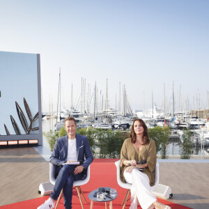 Exclusif - Damien Thévenot, Julia Vignali sur le plateau de l"émission Télématin lors du 76ème Festival International du Film de Cannes, France, le 24 mai 2023. © Jack Tribeca/Bestimage  No Web pour la Belgique et la Suisse Exclusive - Plateau of the Télématin program during the 76th International Cannes Film Festival, France, May 24, 2023. 