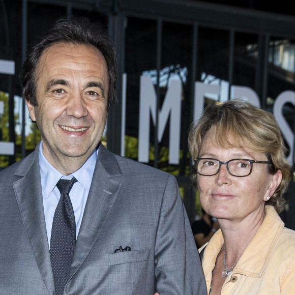 Claude Chirac et son mari Frédéric Salat-Baroux - "Jam Capsule" - Expérience culturelle immersive dans le Hall de la Villette à Paris, le 22 juin 2020.  © Olivier Borde/Bestimage 