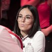 Agathe Auproux sans lunettes avec un look osé et très coloré : les internautes n'en reviennent pas
