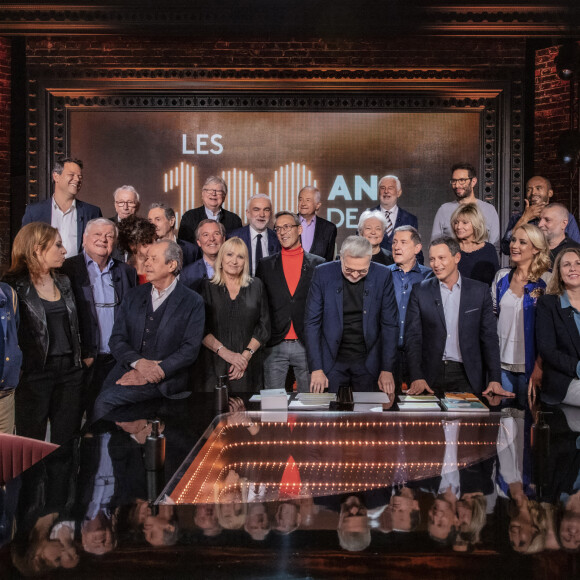 Exclusif - Luis Rego, Léa Salamé, Marc Fauvelle, Fabrice, Jacques vendroux, Yolaine de La Bigne, Christian Morin, Jean-jacques Bourdin, Jérome Garcin, André Torrent, Julie Leclerc, Pascal Praud, Julien Courbet, Jacques Mailhot, Laurent Ruquier, Georges Lang, Jean-Bernard Hebey, Yves Calvi, Marc-Olivier Fogiel, manu Levy, Maryse Gildas, Elodie Gossuin, Ali Rebeihi, Fred Musa, Pascale Clark, Sophie Garel, Matthieu Belliard, Maxime Veyrier - Backstage de l'enregistrement de l'émission "On Est En Direct" (OEED), Spéciale 100 ans de la radio, présentée par L.Ruquier© Jack Tribeca / Bestimage 