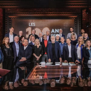 Exclusif - Luis Rego, Léa Salamé, Marc Fauvelle, Fabrice, Jacques vendroux, Yolaine de La Bigne, Christian Morin, Jean-jacques Bourdin, Jérome Garcin, André Torrent, Julie Leclerc, Pascal Praud, Julien Courbet, Jacques Mailhot, Laurent Ruquier, Georges Lang, Jean-Bernard Hebey, Yves Calvi, Marc-Olivier Fogiel, manu Levy, Maryse Gildas, Elodie Gossuin, Ali Rebeihi, Fred Musa, Pascale Clark, Sophie Garel, Matthieu Belliard, Maxime Veyrier - Backstage de l'enregistrement de l'émission "On Est En Direct" (OEED), Spéciale 100 ans de la radio, présentée par L.Ruquier, diffusée sur France 2 le 8 mai © Jack Tribeca / Bestimage