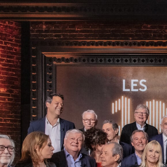 Exclusif - Luis Rego, Léa Salamé, Marc Fauvelle, Fabrice, Jacques vendroux, Yolaine de La Bigne, Christian Morin, Jean-jacques Bourdin, Jérome Garcin, André Torrent, Julie Leclerc, Pascal Praud, Julien Courbet, Jacques Mailhot, Laurent Ruquier, Georges Lang, Jean-Bernard Hebey, Yves Calvi, Marc-Olivier Fogiel, manu Levy, Maryse Gildas, Elodie Gossuin, Ali Rebeihi, Fred Musa, Pascale Clark, Sophie Garel, Matthieu Belliard, Maxime Veyrier - Backstage de l'enregistrement de l'émission "On Est En Direct" (OEED), Spéciale 100 ans de la radio, présentée par L.Ruquier, diffusée sur France 2 le 8 mai © Jack Tribeca / Bestimage