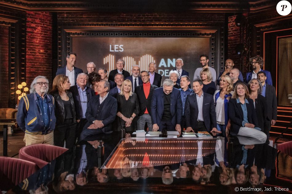 Exclusif - Luis Rego, Léa Salamé, Marc Fauvelle, Fabrice, Jacques vendroux, Yolaine de La Bigne, Christian Morin, Jean-jacques Bourdin, Jérome Garcin, André Torrent, Julie Leclerc, Pascal Praud, Julien Courbet, Jacques Mailhot, Laurent Ruquier, Georges Lang, Jean-Bernard Hebey, Yves Calvi, Marc-Olivier Fogiel, manu Levy, Maryse Gildas, Elodie Gossuin, Ali Rebeihi, Fred Musa, Pascale Clark, Sophie Garel, Matthieu Belliard, Maxime Veyrier - Backstage de l'enregistrement de l'émission "On Est En Direct" (OEED), Spéciale 100 ans de la radio, présentée par L.Ruquier, diffusée sur France 2 le 8 mai © Jack Tribeca / Bestimage