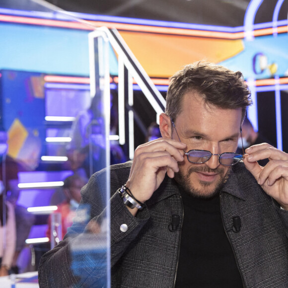 Exclusif - Benjamin Castaldi porte des lunettes, après son opération des yeux pour les "ouvrir" un peu plus - Enregistrement de l'émission "TPMP (Touche Pas à Mon Poste)", présentée par C.Hanouna et diffusée en direct sur C8 le 12 avril © Jack Tribeca / Bestimage