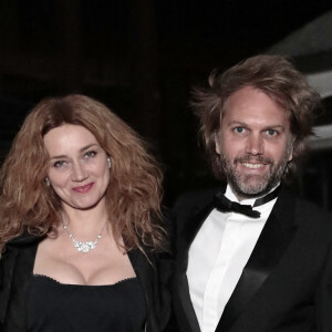 Florian Zeller et sa femme Marine Delterme lors de la projection et la remise de son oscar sur le toit des studios Canal+ à Paris, France, le 25 avril 2021. © Photoshot/Pool/Panoramic/Bestimage