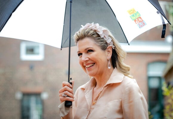 La reine Maxima des Pays-Bas assiste au concert de la fondation "More Music in the Classroom" à Roermond, le 11 mai 2021. Cette association vise à promouvoir l'éducation musicale à l'école primaire aux Pays-Bas.