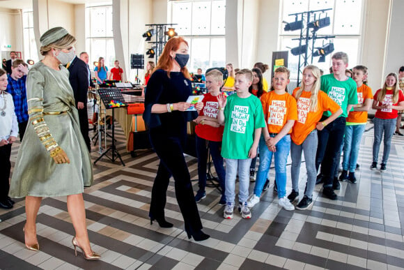 La reine Maxima des Pays-Bas lors d'une visite au "More music in the classroom foundation" à Bourtange. La fondation (Meer Muziek in de Klas) fournit une éducation musicale structurelle à tous les enfants des écoles primaires des Pays-Bas.