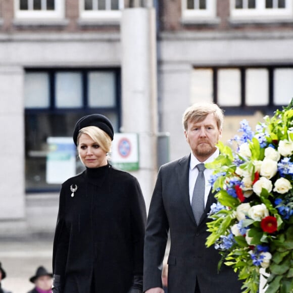 Le roi Willem Alexander et la reine Maxima des Pays-Bas lors de la cérémonie de commémoration pour les victimes de la Seconde Guerre Mondiale sur la place du Dam à Amsterdam, le 4 mai 2021.