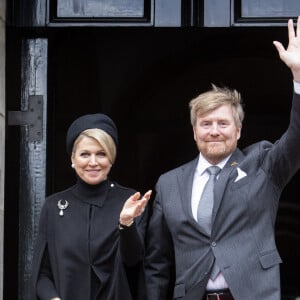 Le roi Willem Alexander et la reine Maxima des Pays-Bas lors de la cérémonie de commémoration pour les victimes de la Seconde Guerre Mondiale sur la place du Dam à Amsterdam, le 4 mai 2021.
