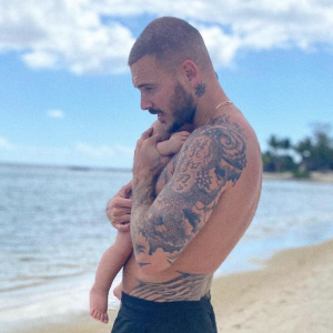 M. Pokora et son fils Isaiah.