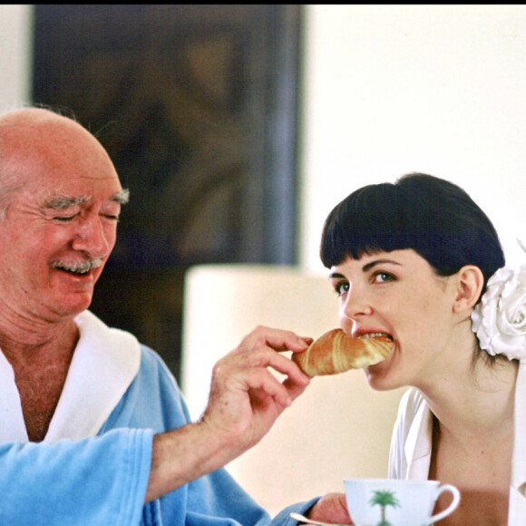 Eddie Barclay et son épouse Caroline Barclay à Saint-Tropez en avril 1988.