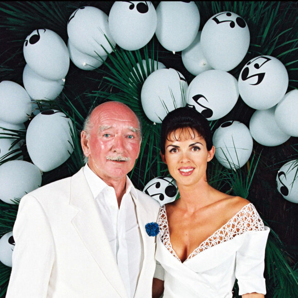 Eddie Barclay et son épouse Caroline Barclay à Saint-Tropez en 1995.