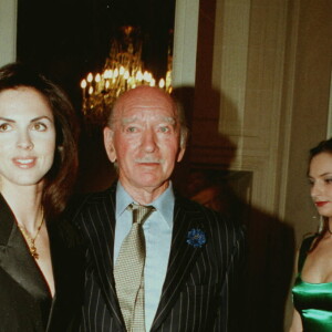 Eddie Barclay et son épouse Caroline Barclay au Ritz, à Paris, en avril 1997.