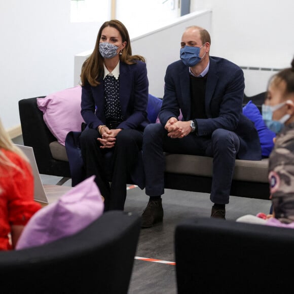 Le prince William, duc de Cambridge, et Catherine (Kate) Middleton, duchesse de Cambridge, lors d'une visite à la Base25 à Wolverhampton, Royaume Uni, le 13 mai 2021.