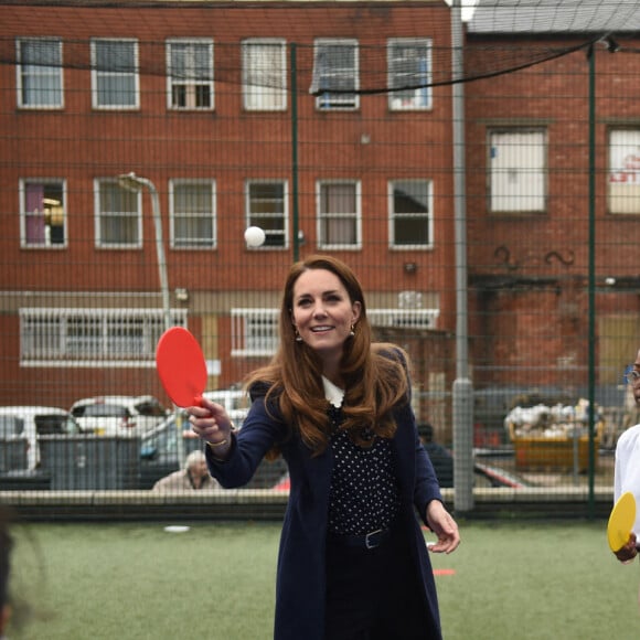 Le prince William, duc de Cambridge, et Catherine (Kate) Middleton, duchesse de Cambridge, lors d'une séance de santé mentale et de bien-être lors d'une visite à The Way Youth Zone à Wolverhampton, Royaume Uni, le 13 mai 2021.