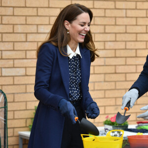 Le prince William, duc de Cambridge, et Catherine (Kate) Middleton, duchesse de Cambridge, lors d'une séance de santé mentale et de bien-être lors d'une visite à The Way Youth Zone à Wolverhampton, Royaume Uni, le 13 mai 2021.