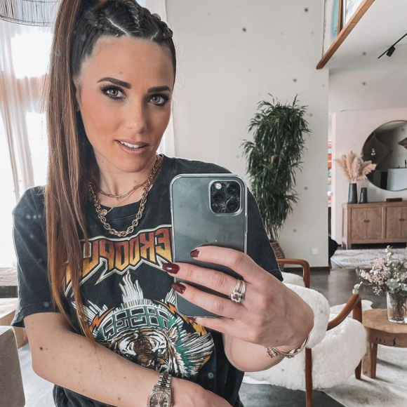 Capucine Anav sur Instagram.