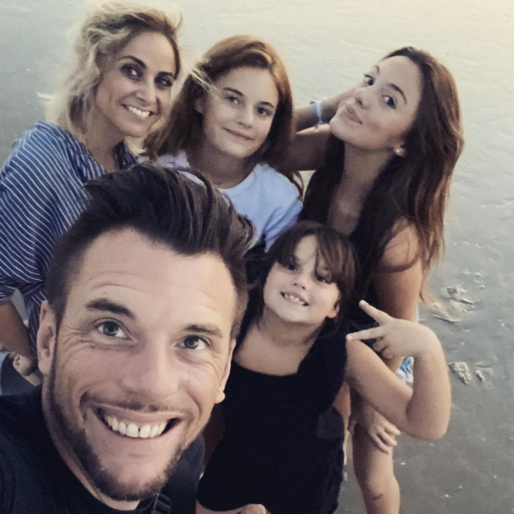 Norbert Tarayre avec ses filles et sa compagne Abi - Instagram