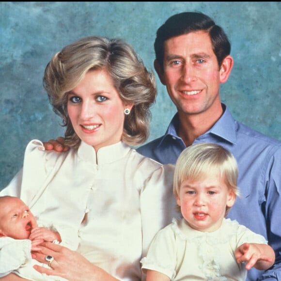 Diana, le prince Charles et leurs enfants, William et Harry, en 1984.