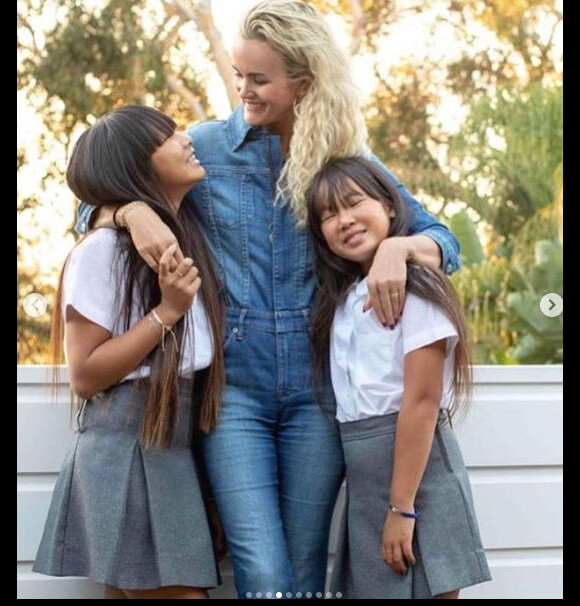 Laeticia Hallyday comblée auprès de ses fille Jade et Joy pour la fête des Mères célébrée le 10 mai 2020 aux Etats-Unis.