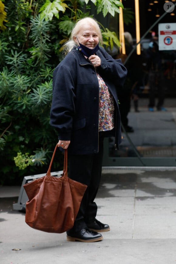 Josiane Balasko arrive à l'enregistrement de l'émission "Vivement Dimanche Prochain" au studio Gabriel à Paris. Le 11 mai 2021. © Christophe Clovis/Bestimage