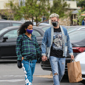 Exclusif - Matt Pokora et sa femme Christina Milian, sont allés déjeuner au "Farmer's market" de Los Angeles, le 22 avril 2021.