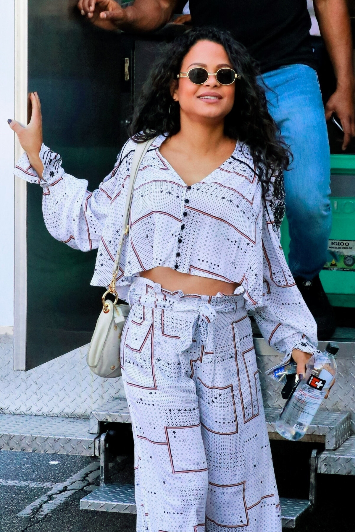 Photo Exclusif Christina Milian Enceinte Devant Son Beignet Box Truck Dans Le Quartier De