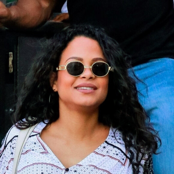 Exclusif - Christina Milian enceinte devant son Beignet Box truck dans le quartier de Studio City à Los Angeles, le 24 novembre 2019.