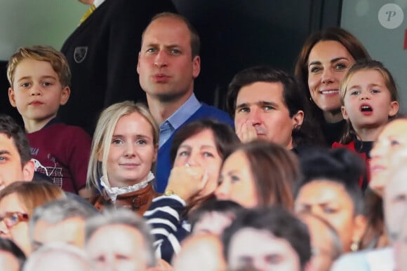 Le prince William, Kate Middleton, le prince George et la princesse Charlotte assistent à un match de Premier League au stade Carrow Road, à Norwich, Royaume Uni. Le 5 octobre 2019.