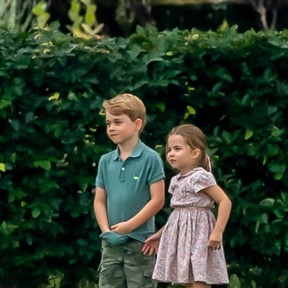 Le prince George de Cambridge et sa soeur la princesse Charlotte de Cambridge lors d'un match de polo à Wokinghan, comté de Berkshire, Royaume Uni. Le 10 juillet 2019.