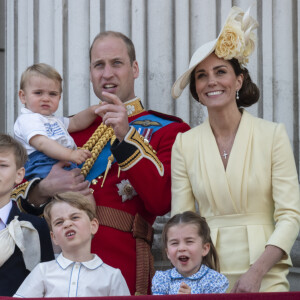 Le prince William, Kate Middleton, le prince George, la princesse Charlotte et le prince Louis - La famille royale au balcon du palais de Buckingham lors de la parade Trooping the Colour. Londres.
