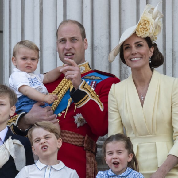 Le prince William, Kate Middleton, le prince George, la princesse Charlotte et le prince Louis - La famille royale au balcon du palais de Buckingham lors de la parade Trooping the Colour. Londres.