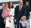 Kate Middleton, la princesse Charlotte, le prince William et le prince George - Arrivée à l'aéroport Chopin à Varsovie. Le 17 juillet 2017.