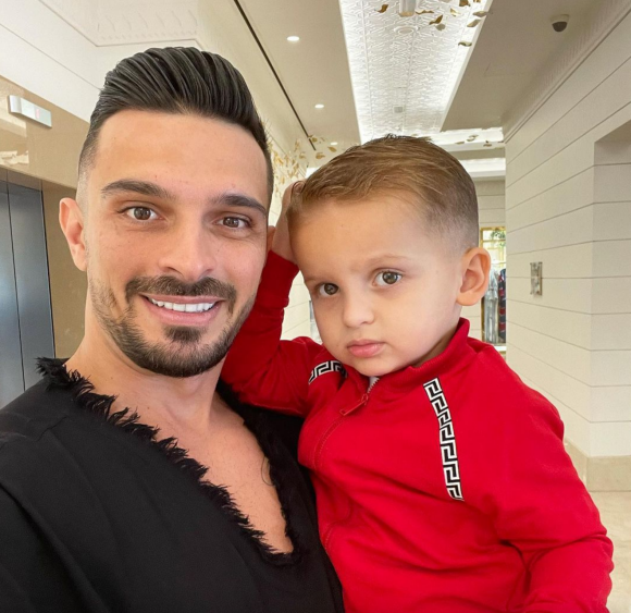 Julien Tanti s'est installé à Dubaï avec sa femme Manon Marsault et leurs deux enfants, Tiago et Angelina - Instagram