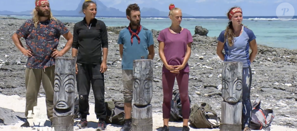 Arnaud, Lucie, Jonathan, Maxine et Laure lors de la finale de "Koh-Lanta, Les Armes secrètes", sur TF1.