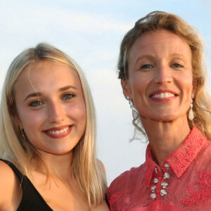 Alexandra Lamy et sa fille Chloé Jouannet - 6ème gala annuel de l'unité d'Antibes Juan les Pins, Vallauris, Golfe Juan, de la Croix Rouge française dans le cadre du prestigieux hôtel Eden Roc au Cap d'Antibes, le 2 juin 2018. © Franck Fernandes / Nice Matin / Bestimage 