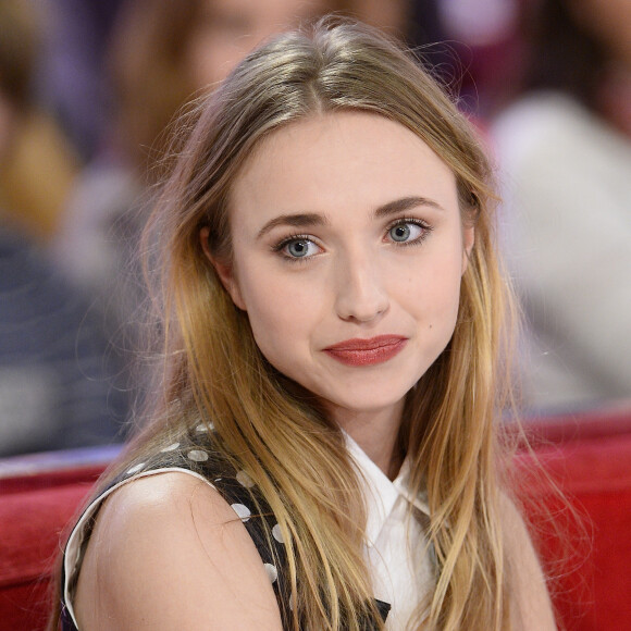 Chloé Jouannet - Enregistrement de l'émission "Vivement Dimanche" à Paris le 11 Fevrier 2015.