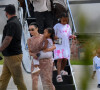Kim Kardashian, North West, Saint West, Chicago West, Psalm West arrivent en jet privé à Miami, le 9 août 2020.