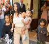 Kim Kardashian est allée assister avec ses enfants Saint West, North West et Chicago West à la messe dominicale de son mari K. West à New York.