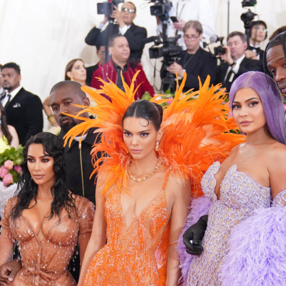 Corey Gamble, sa compagne Kris Jenner, Kim Kardashian, son mari Kanye West, Kendall Jenner, Kylie Jenner et son compagnon Travis Scott à la 71ème édition du MET Gala au Metropolitan Museum of Art à New York, le 6 mai 2019.