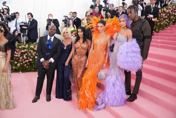 Corey Gamble, sa compagne Kris Jenner, Kim Kardashian, son mari Kanye West, Kendall Jenner, Kylie Jenner et son compagnon Travis Scott à la 71ème édition du MET Gala au Metropolitan Museum of Art à New York, le 6 mai 2019.