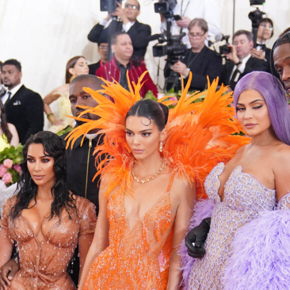 Corey Gamble, sa compagne Kris Jenner, Kim Kardashian, son mari Kanye West, Kendall Jenner, Kylie Jenner et son compagnon Travis Scott à la 71ème édition du MET Gala au Metropolitan Museum of Art à New York, le 6 mai 2019.