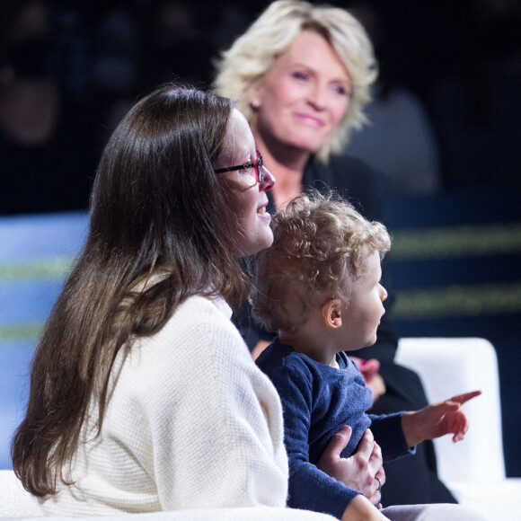 Exclusif - Lauriane et son fils Corentin, Sophie Davant - Enregistrement de l'émission "La Lettre", présentée par S.Davant, qui sera diffusée le 16 janvier 2021 sur France 2. Le 16 octobre 2020 © Cyril Moreau / Bestimage 