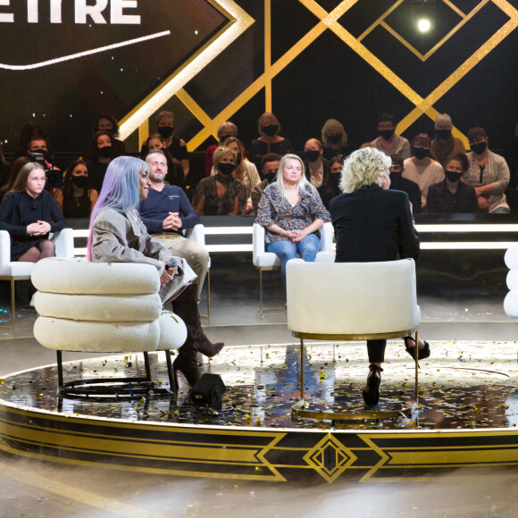 Exclusif - Bilal Hassani, et la famille de Hugolain (sa mère Laura et son père, ses deux soeurs, et sa grand-mère) - Enregistrement de l'émission "La Lettre", présentée par S.Davant, qui sera diffusée le 29 mai 2021 sur France 2. Le 16 octobre 2020 © Cyril Moreau / Bestimage 