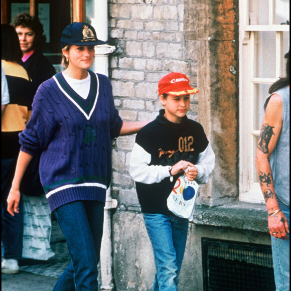 Diana et son fils le prince William à Londres en 1993.