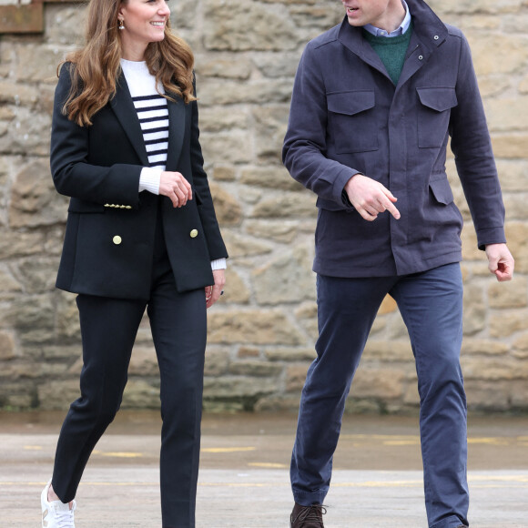 Le prince William, duc de Cambridge, et Catherine (Kate) Middleton, duchesse de Cambridge, rencontrent des pêcheurs et leurs familles à Fife, dans le comté East Lothian, Ecosse, Royaume Uni, le 26 mai 2021, pour entendre parler du travail des communautés de pêcheurs sur la côte Est de l'Écosse.