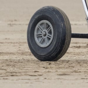 Catherine (Kate) Middleton, duchesse de Cambridge, fait du char à voile sur la plage Saint Andrews dans le comté de East Lothian, Ecosse, Royaume Uni, le 26 mai 2021.