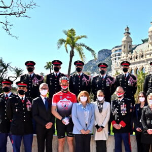 Exclusif - La princesse Stéphanie de Monaco entourée par les membres du bureau de Fight Aids Monaco, le prince Albert II de Monaco et une partie des Carabiniers du Prince durant la présentation du nouveau maillot de l'équipe cycliste des Carabiniers du Prince en soutien à l'association Fight Aids Monaco au Fairmont Hotel, à Monaco, le 15 mars 2021. © Bruno Bebert/PRM/Bestimage