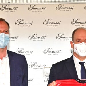 Exclusif - Christian Prudhomme, le directeur du Tour de France cycliste, le prince Albert II de Monaco et la princesse Stéphanie de Monaco durant la présentation du nouveau maillot de l'équipe cycliste des Carabiniers du Prince en soutien à l'association Fight Aids Monaco au Fairmont Hotel, à Monaco, le 15 mars 2021. © Bruno Bebert/PRM/Bestimage